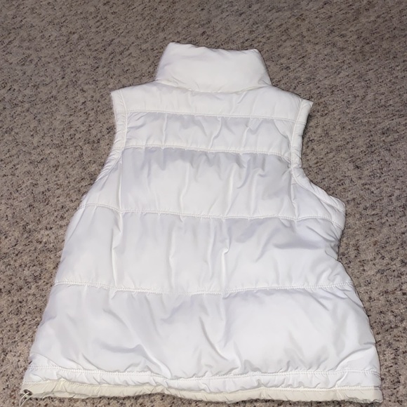 American Eagle Puffer Vest - Picture 7 of 8